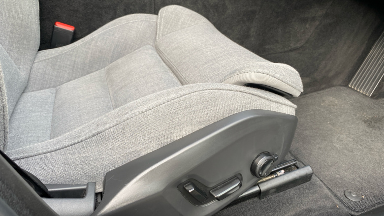 Volvo XC60 2.0 T8 [455] RC PHEV Ultimate Dark 5dr AWD Gtron Estate